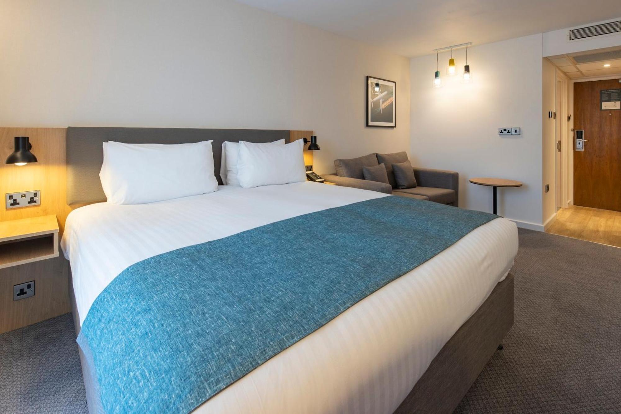 Redhill  Holiday Inn Bristol Airport By Ihg מראה חיצוני תמונה