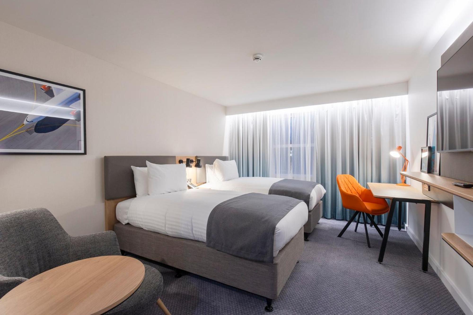Redhill  Holiday Inn Bristol Airport By Ihg מראה חיצוני תמונה