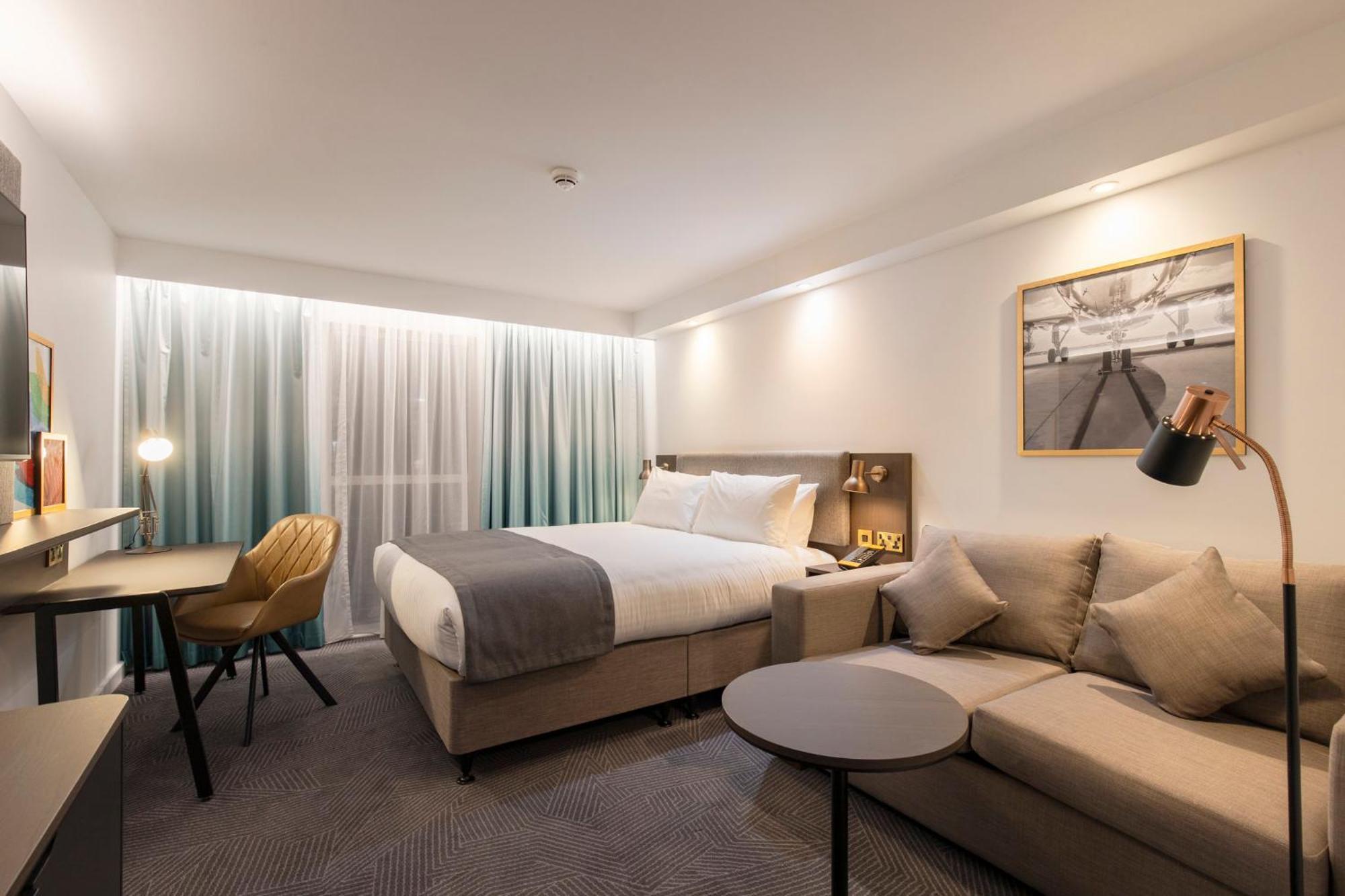 Redhill  Holiday Inn Bristol Airport By Ihg מראה חיצוני תמונה