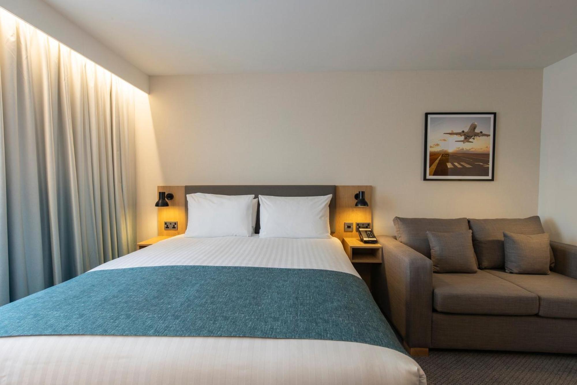Redhill  Holiday Inn Bristol Airport By Ihg מראה חיצוני תמונה